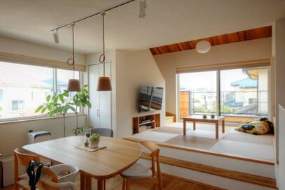 畳リビングの事例紹介。のびのびくつろげて、パーティやオムツ替えにも便利