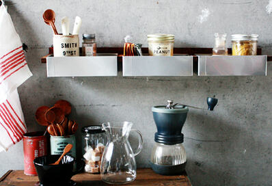 100均アイテムで「見せる収納」に！3連ボックスのウォールラックをDIY