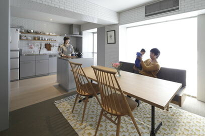 短所を長所に！梁をタイル貼りにしてリノベの見せ場に