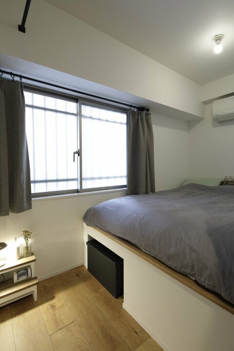 寝室の収納兼ベッド