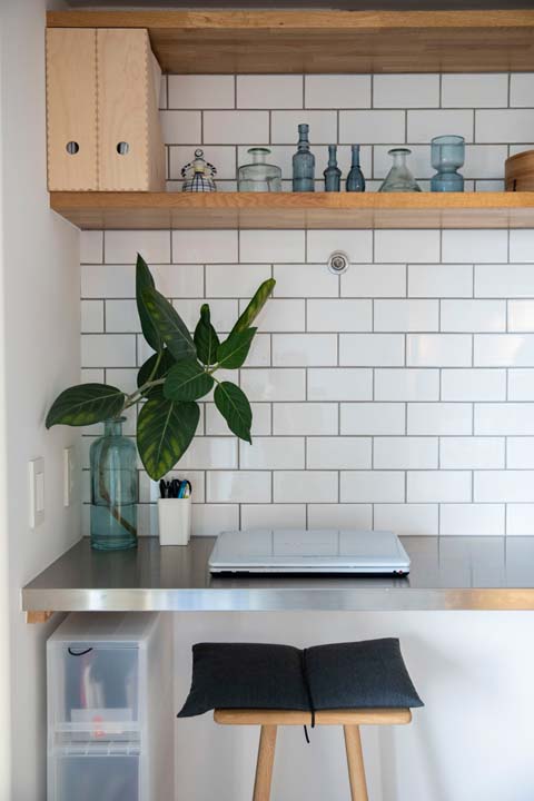 背面カウンターの一角にある妻のパソコンコーナー