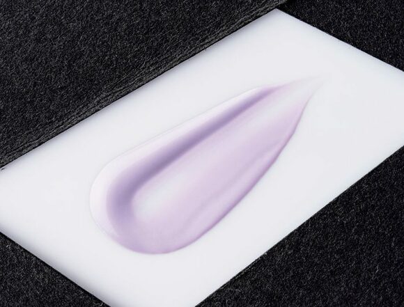 パープルはくすみをおさえて透明感アップ