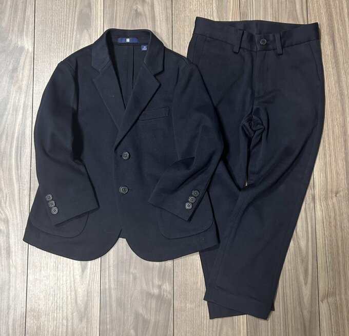 ユニクロ　キッズスーツ