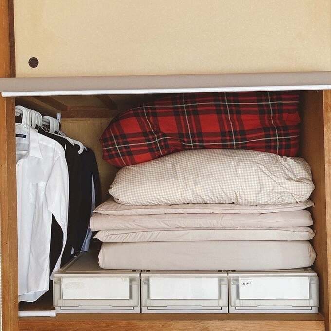 押し入れにハンガーラックを入れて収納