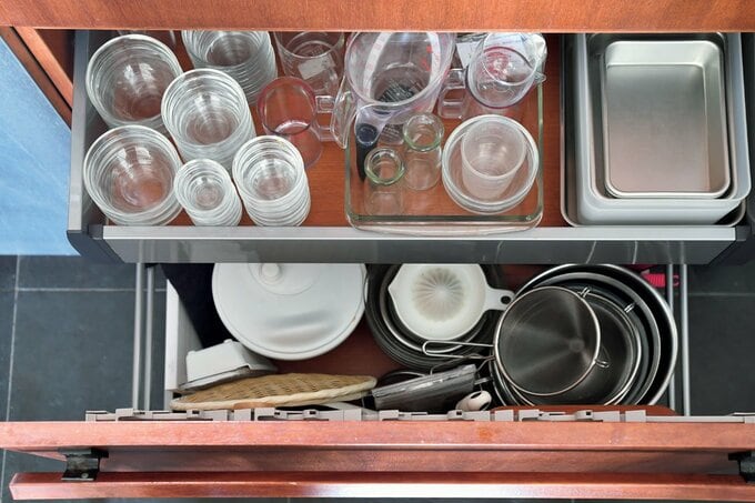 キッチン引き出しグラスざる類