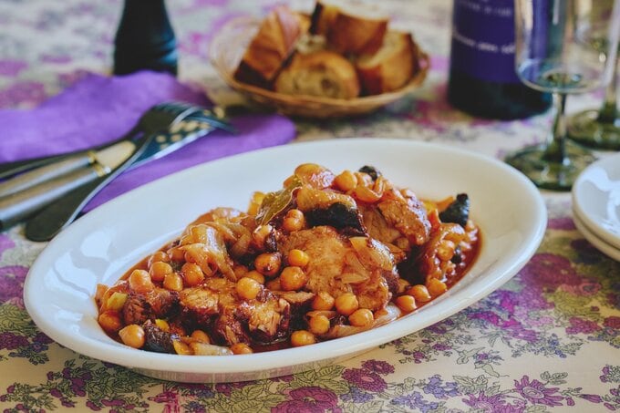 ひよこ豆と豚肉のワイン煮込み