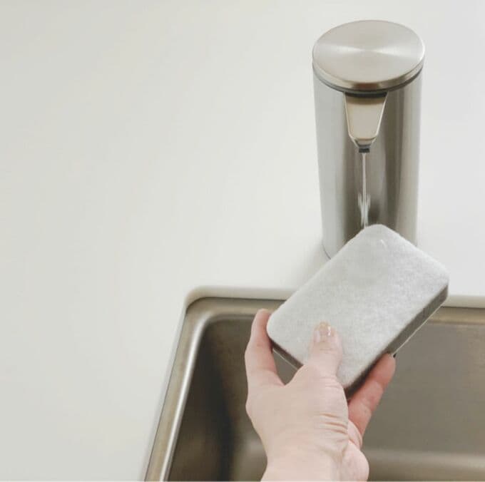 シンプルヒューマンというメーカーの洗剤ボトル