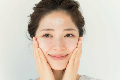 日やけ止め乳液×化粧下地の重ねづけでメイク直しいらずに