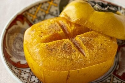 甘みが増す「焼き柿」レシピ。“薬膳”で風邪や喉トラブルを回避