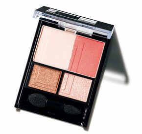 パレット1つで陰影際立つ目元が完成！不器用でもキレイに仕上がる