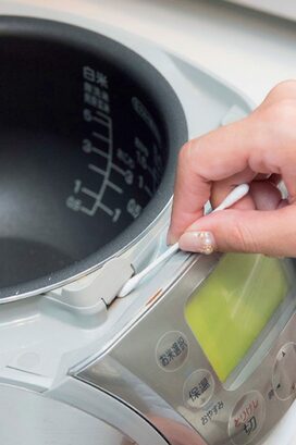 キッチン家電の簡単大掃除テク！炊飯器には綿棒を