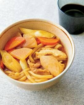 秒速ランチはカレーうどんで決まり。薄切り野菜で時短に