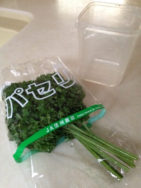 袋に入っているパセリ