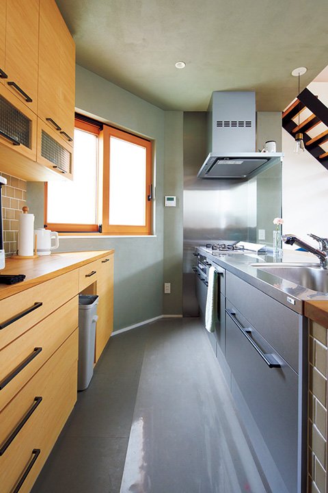 コンパクトながら片づけやすいキッチン