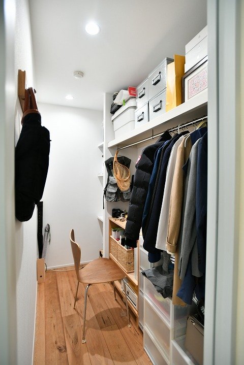 書斎を兼ねたウォークインクローゼット