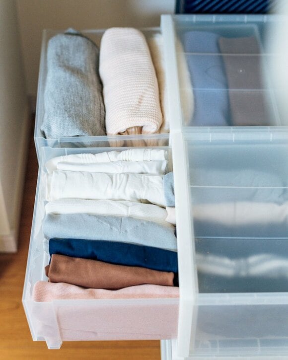 収納箱に衣類