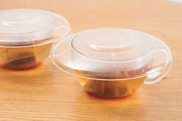 ソーサーや小皿を使ってフタをし、約1分しっかり蒸らす