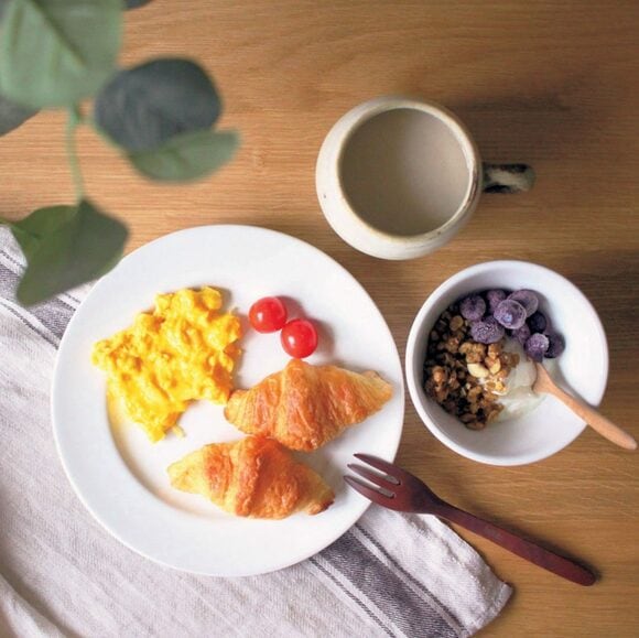 シンプルなイケアの皿は料理にインテリアに活躍