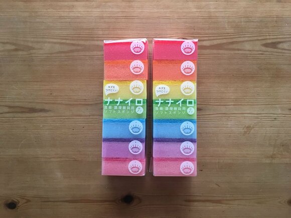 使いやすいミニサイズ!7個入りの七色スポンジ