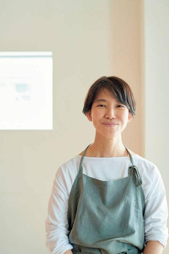 ショートカット女性