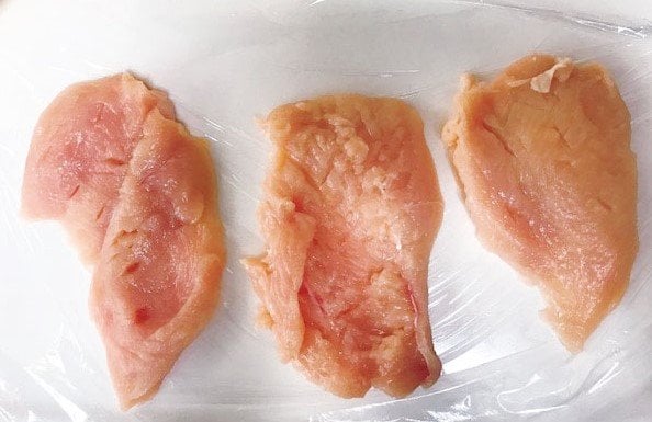 3つにわけた鶏肉