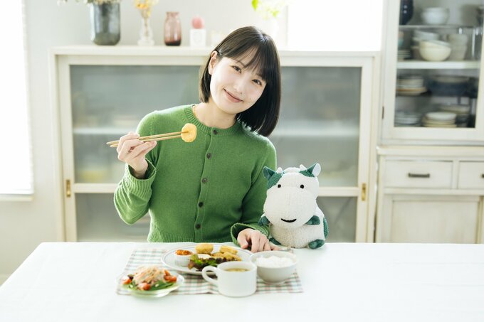 料理家の長谷川あかりさん考案、簡単につくれる2種のナゲットソースを紹介します! パルシステム公式キャラクター・こんせんくんと一緒に試食