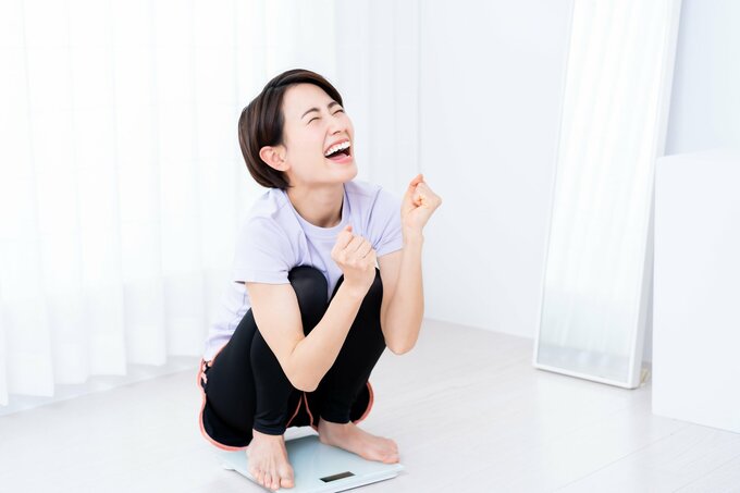 やせてよろこぶ女性