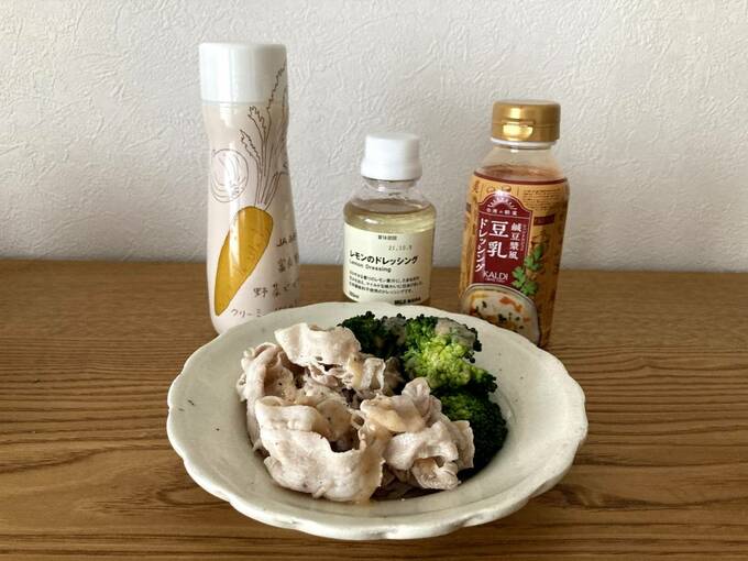 ドレッシング3本とサラダ