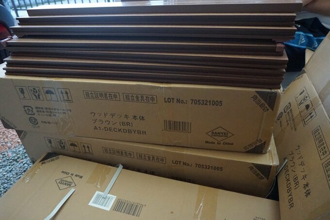 組み立て前のウッドデッキ