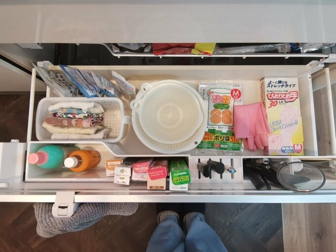 対面式キッチンの下の引き出し収納