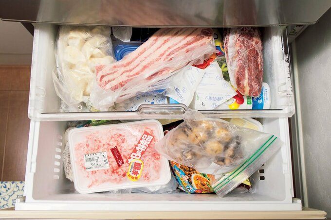 沢山詰まった引き出し冷蔵庫