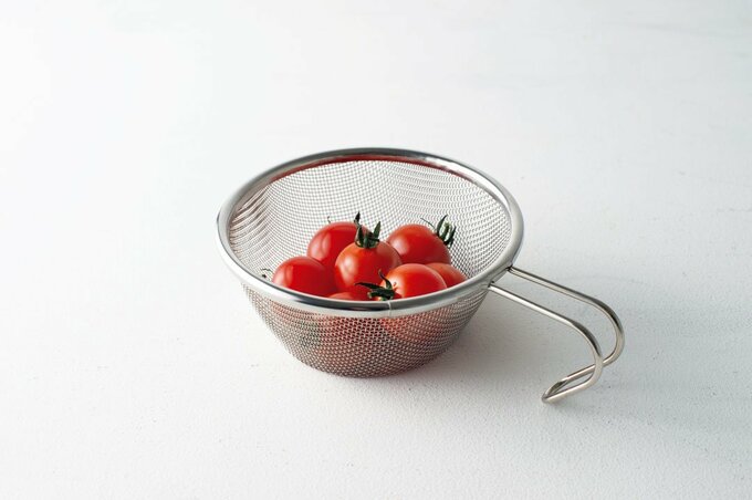 ザルにトマト