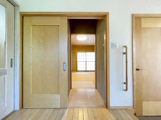 玄関から見た和室