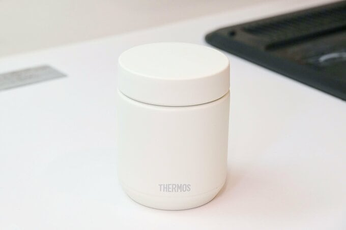 蓋をしたスープジャー