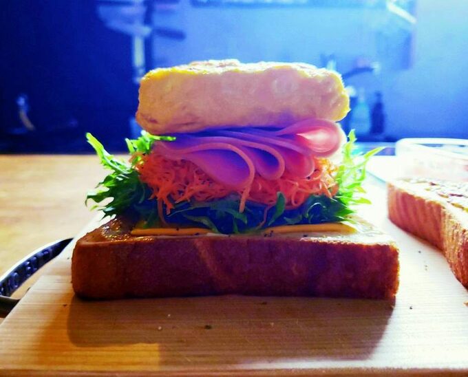 サンドイッチ横から