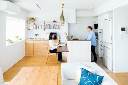 マンションの結露を断熱工事で解決！水回りの設備も一新、片づく住まいにリノベ