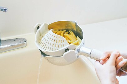 キッチンで大活躍の「シリコーンアイテム」3選。鍋つかみ・保存容器も330円