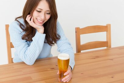 夏は脱水症状の危険も!?ビールがおいしい季節に注意したいお酒の飲み方