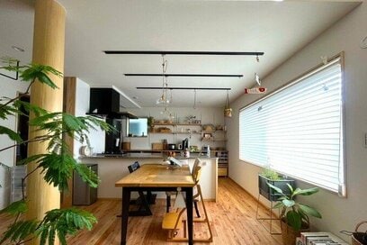 「カーテン生活」をやめたら家事が劇的にラクに。洗濯いらず、節約効果も