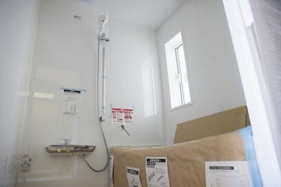 チラシやネットの「水回り〇点パック」リフォーム、本当に得？元営業マンが語る