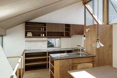 壁づけ、2列型、背面収納…キッチンの配列を解説。調理しやすいのは？