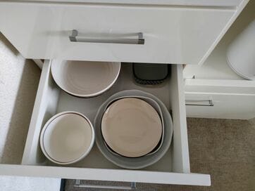 50代、食器を捨ててすっきり暮らす。がらんとした食器棚に満足の理由