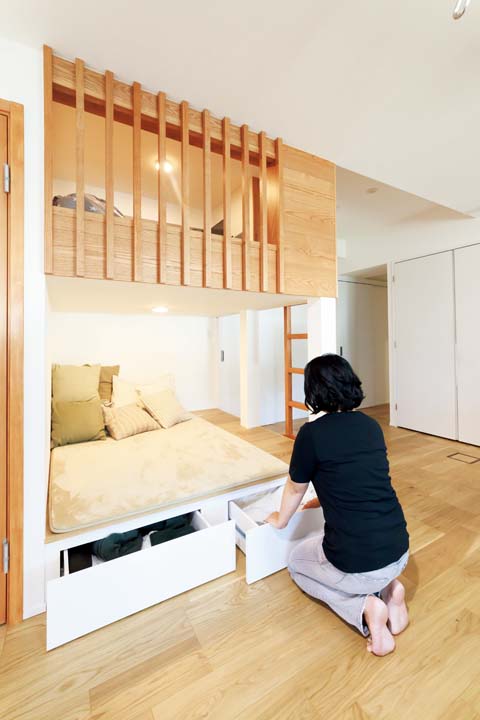 小上がり下の引き出し収納