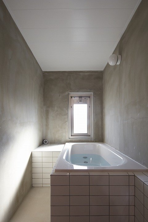 在来工法の大きなバスルーム