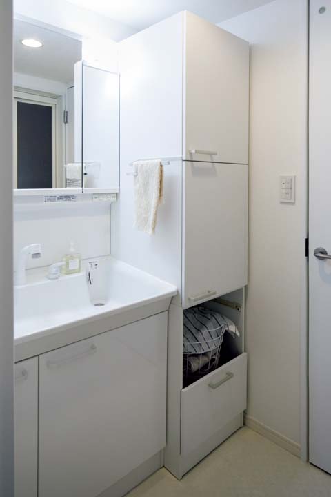 白で統一された洗面室