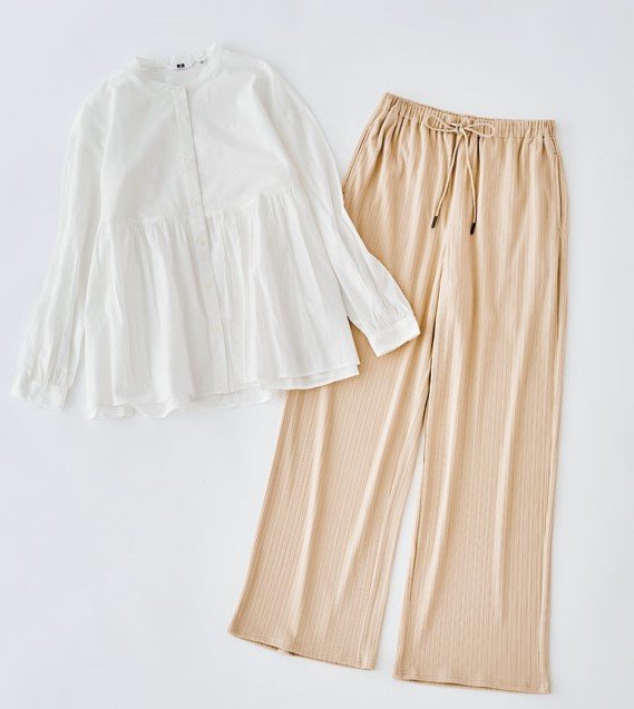 パンツとブラウス