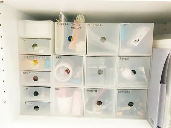 細かいもの、よく出し入れするものは真ん中の高さに収納するのが正解。