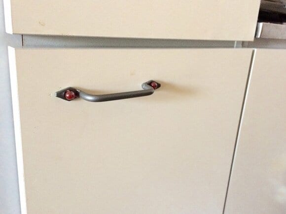 針金の束の中に押し込みます