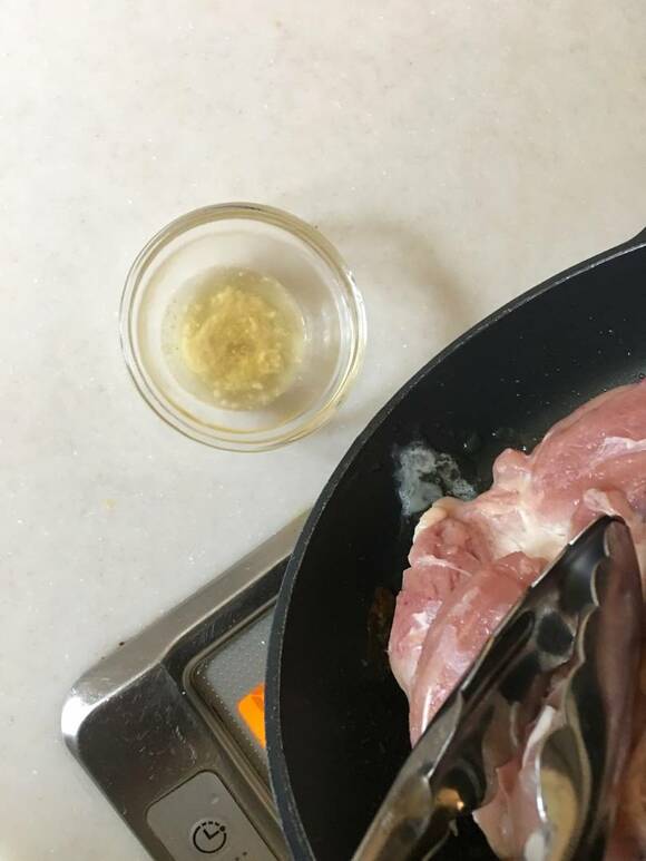 出てきた油を除く様子