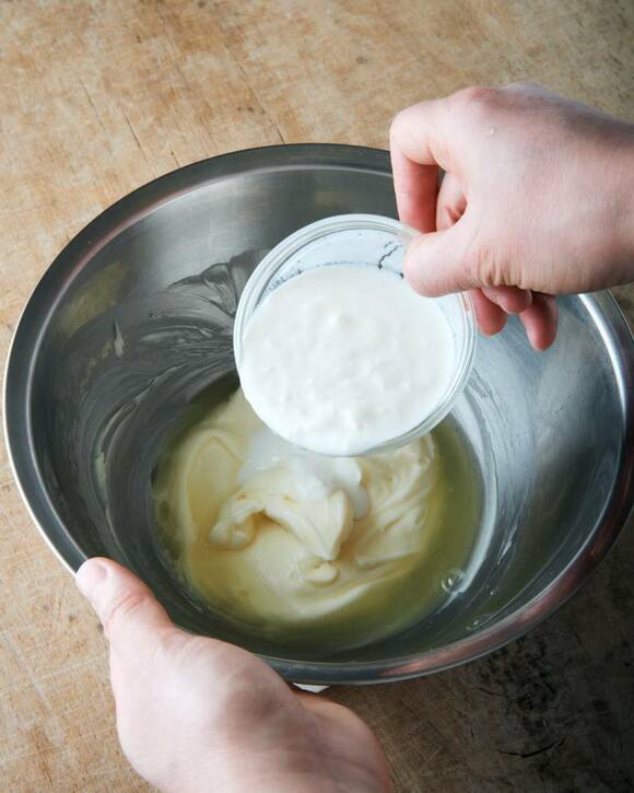 ヨーグルトを加える